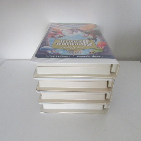 VHS Tapes - 4 Classic Disney movies - Picture 6 of 10